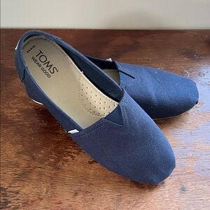 TOMS Women’s Dark Blue Canvas Loafers